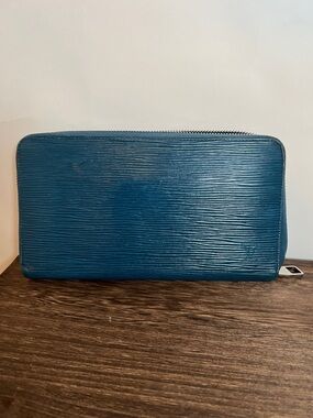 Louis Vuitton Zippy Organized Wallet in Cyan Epi leather